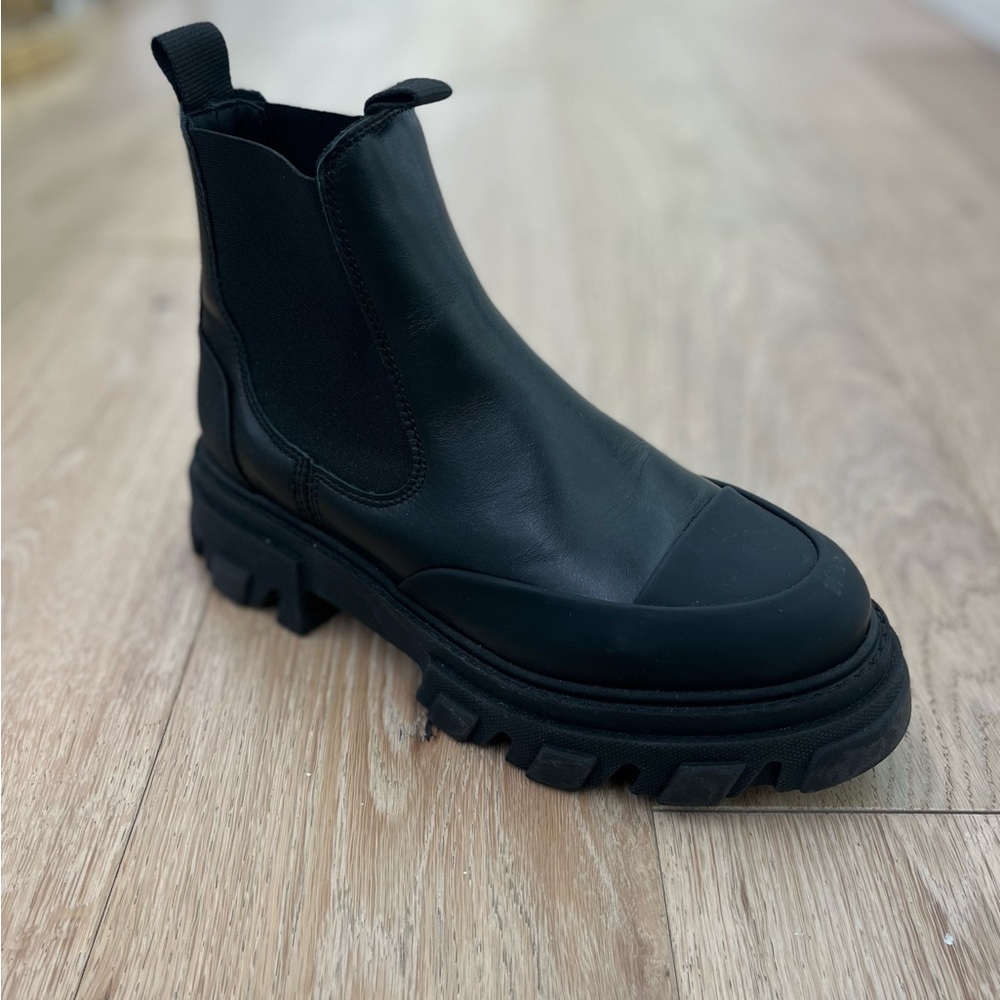 Ganni black platform paneled leather Chelsea boots women’s size 8